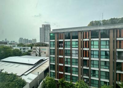 2-bedroom modern condo for sale close to BTS Thonglor