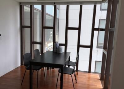 1-bedroom condo for sale close to Ratchadamri BTS station