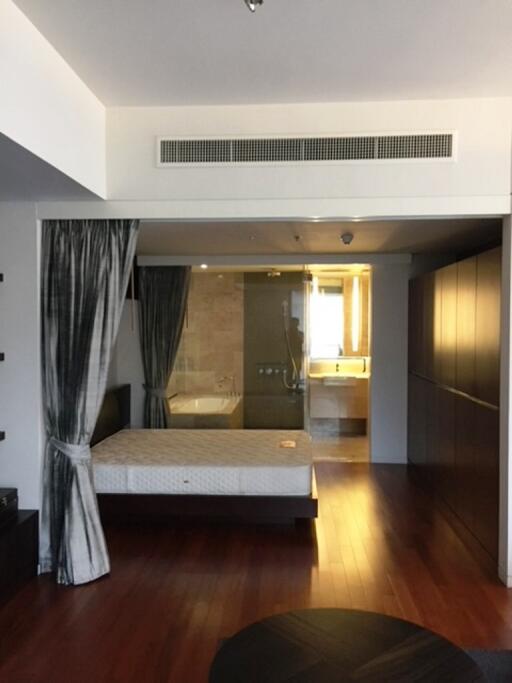 1-bedroom condo for sale close to Ratchadamri BTS station