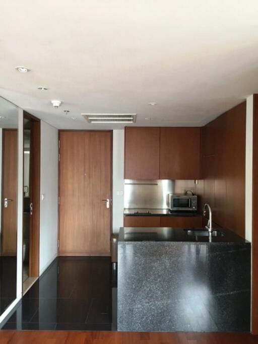 1-bedroom condo for sale close to Ratchadamri BTS station