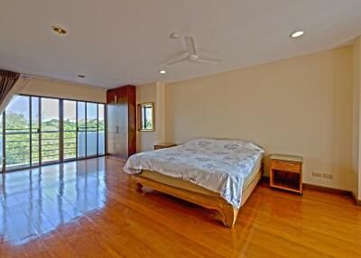 3 Bedrooms @ Beach Villa Viphavadi