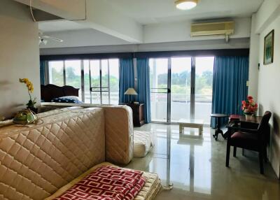 2 Bedrooms @ Somphong Condotel
