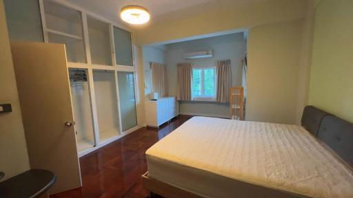 For Sale and Rent Bangkok Town House Sukhumvit BTS Ekkamai Watthana