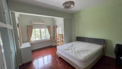 For Sale and Rent Bangkok Town House Sukhumvit BTS Ekkamai Watthana