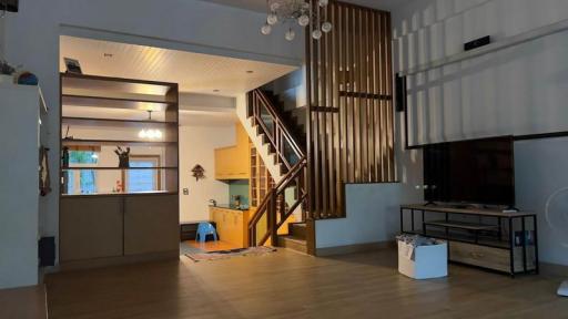 For Sale and Rent Bangkok Town House Sukhumvit BTS Ekkamai Watthana