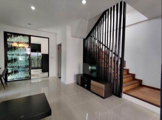 For Rent Bangkok Town House Sukhumvit BTS On Nut Watthana