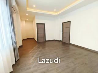 4 Bed 5 Bath 330 SQ.M House in Soi Sukhumvit 65