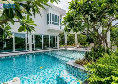 Contemporary Golf Villa in Hua Hin at Palm Hills Golf Resort