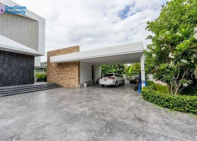 Contemporary Golf Villa in Hua Hin at Palm Hills Golf Resort