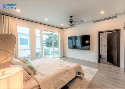 Contemporary Golf Villa in Hua Hin at Palm Hills Golf Resort