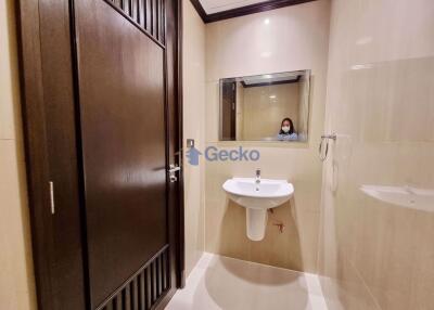 1 Bedroom Condo in Prime Suites Central Pattaya C009947