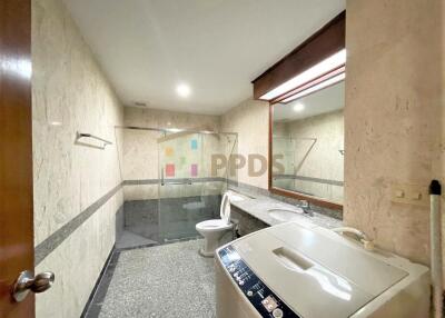 Spacious 2-Bedroom Condo for Rent on Asoke Road – Ideal Canvas for Personalized Decoration!