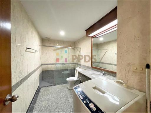 Spacious 2-Bedroom Condo for Rent on Asoke Road – Ideal Canvas for Personalized Decoration!