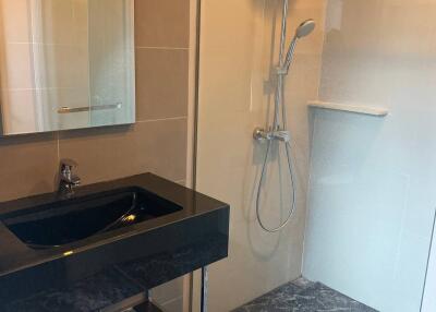 1-BR Condo at The Edge Sukhumvit 23 near MRT Sukhumvit (ID 389977)