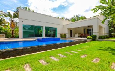 Luxury Pool Villa Mabprachan Lake – 3 Bed 3 Bath