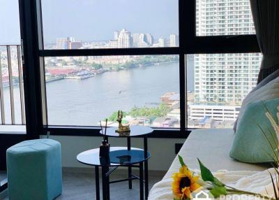 1-BR Condo at Chapter Charoennakhorn - Riverside near BTS Krung Thon Buri