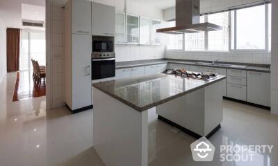 4-BR Apt. near BTS Phrom Phong