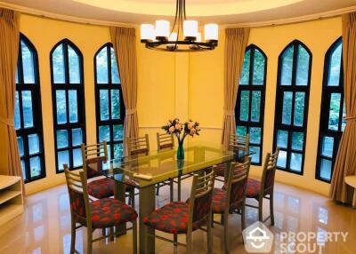 4-BR Townhouse near MRT Phetchaburi (ID 512935)