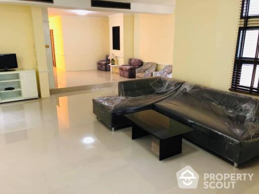 4-BR Townhouse near MRT Phetchaburi (ID 512935)