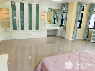 4-BR Townhouse near MRT Phetchaburi (ID 512935)