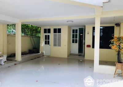 4-BR Townhouse near MRT Phetchaburi (ID 512935)