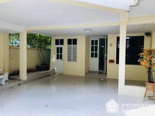 4-BR Townhouse near MRT Phetchaburi (ID 512935)