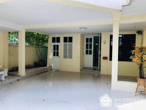 4-BR Townhouse near MRT Phetchaburi (ID 512935)