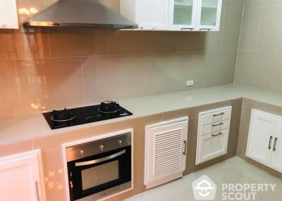 4-BR Townhouse near MRT Phetchaburi (ID 512935)