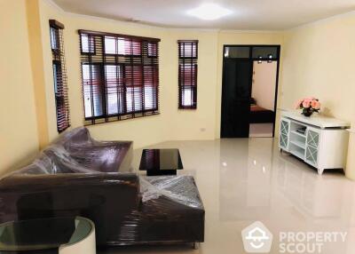 4-BR Townhouse near MRT Phetchaburi (ID 512935)