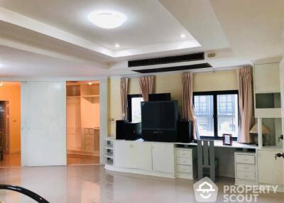 4-BR Townhouse near MRT Phetchaburi (ID 512935)