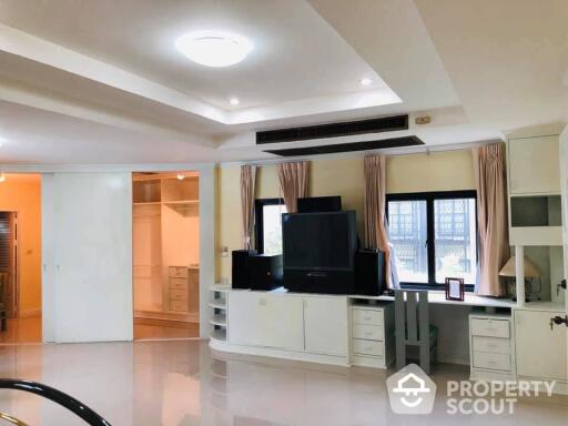 4-BR Townhouse near MRT Phetchaburi (ID 512935)