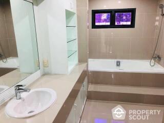 4-BR Townhouse near MRT Phetchaburi (ID 512935)