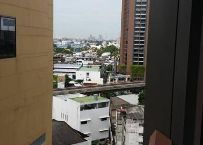 1-BR Condo at Rhythm Sukhumvit 42 near BTS Ekkamai