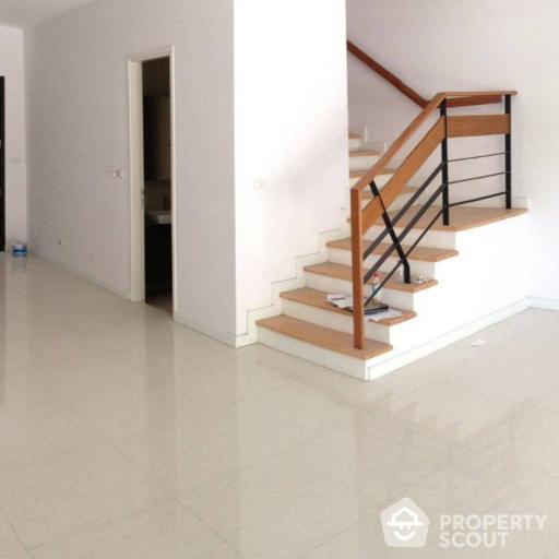 4-BR Townhouse near BTS Surasak