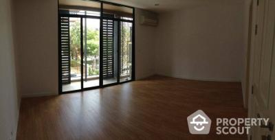 4-BR Townhouse near BTS Surasak