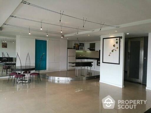 2-BR Apt. near BTS Saphan Taksin (ID 511006)