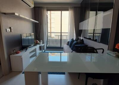 1-BR Condo at Rhythm Sukhumvit 42 near BTS Ekkamai