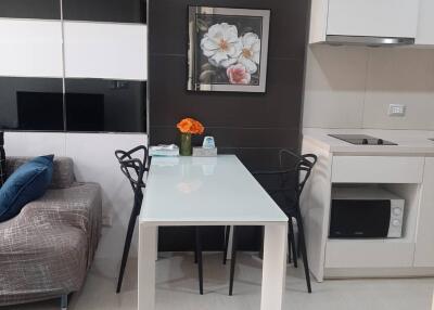 1-BR Condo at Rhythm Sukhumvit 42 near BTS Ekkamai