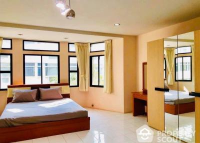 3-BR Townhouse near MRT Phetchaburi (ID 512933)