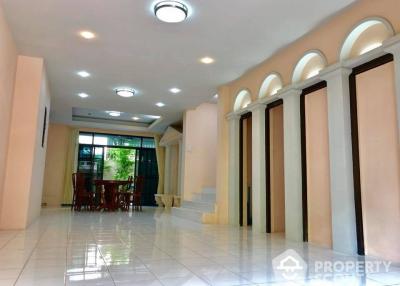 3-BR Townhouse near MRT Phetchaburi (ID 512933)