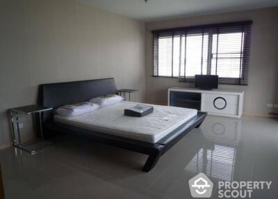 2-BR Condo at 33 Tower near BTS Phrom Phong