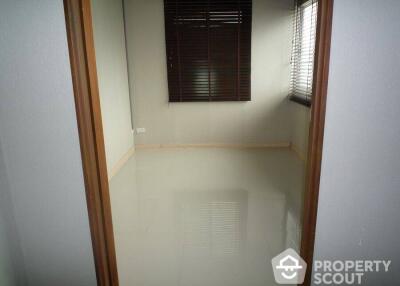 2-BR Condo at 33 Tower near BTS Phrom Phong