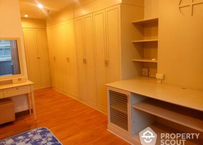 1-BR Condo at Regent Royal Place 1 Condominium near BTS Ratchadamri (ID 510570)