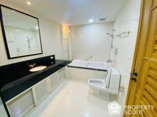 2-BR Apt. near MRT Sukhumvit