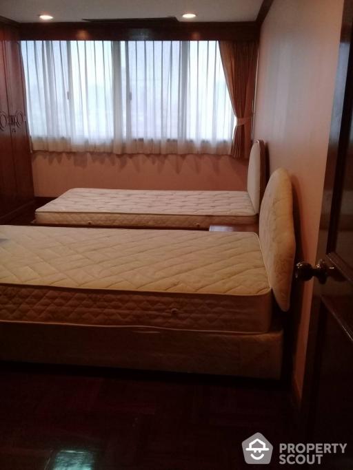 3-BR Condo at Empire House Condominium near BTS Ekkamai (ID 513762)