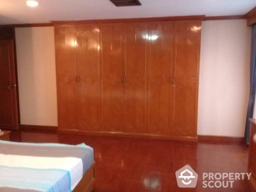 3-BR Condo at Empire House Condominium near BTS Ekkamai (ID 513762)