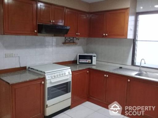 3-BR Condo at Empire House Condominium near BTS Ekkamai (ID 513762)