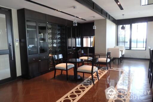 2-BR Condo at Villa Asoke near MRT Phetchaburi