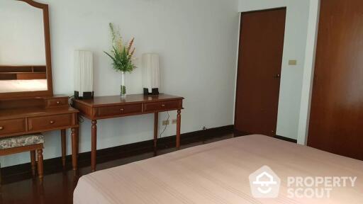 1-BR Condo at Pearl Garden Condominium near BTS Chong Nonsi