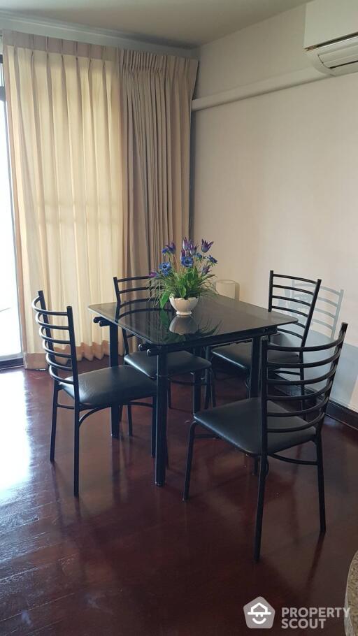 1-BR Condo at Pearl Garden Condominium near BTS Chong Nonsi